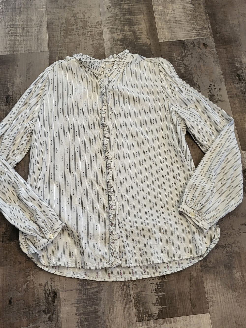 LOFT Top Medium White Clip Ruffle Shirt Button Up Prairie Cottagecore Dainty